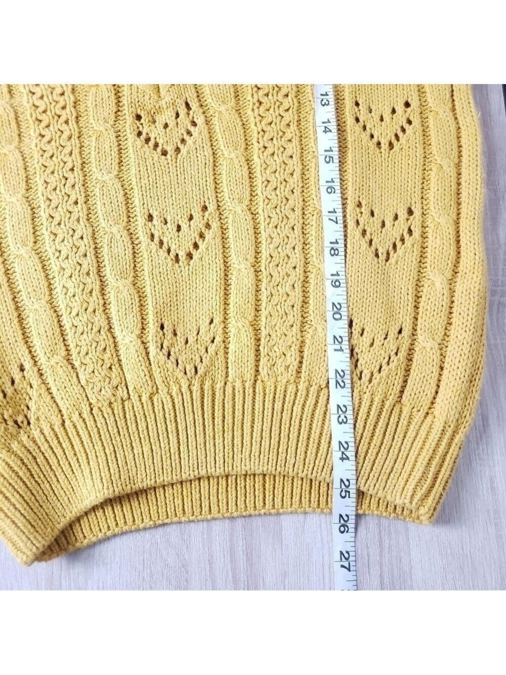 VINTAGE Wheat Yellow V-neck Cable Knit Sweater size Medium - Picture 9 of 10